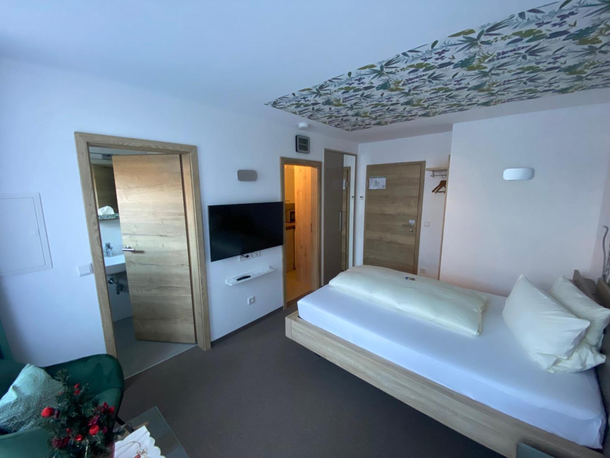 Atrium Garni Hotel 3*